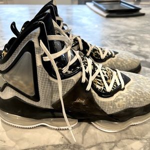 Like New Nike LeBron 19 Basketball Shoes - Men’s Size 12